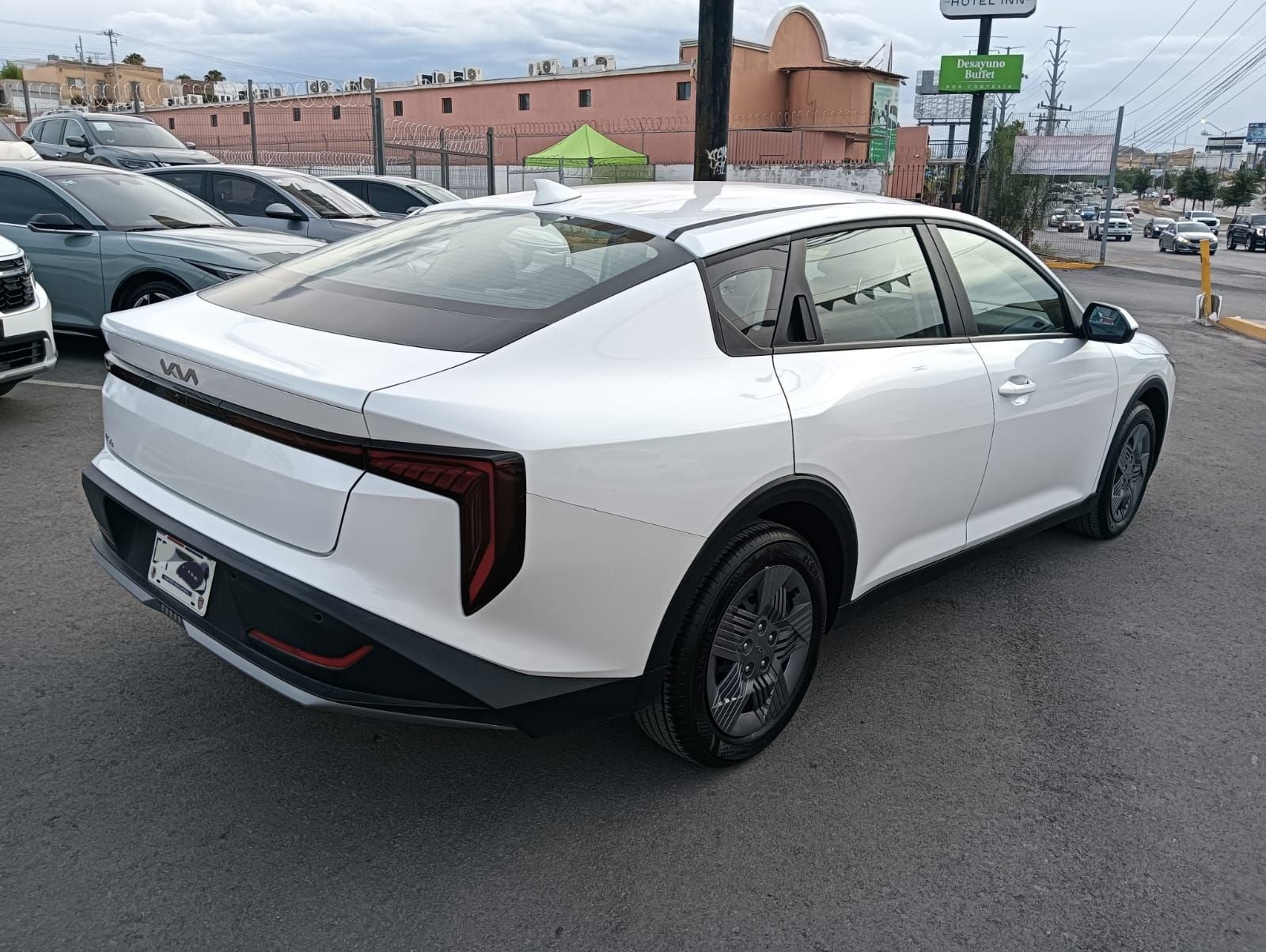 2025 Kia K4 2.0 L IVT At