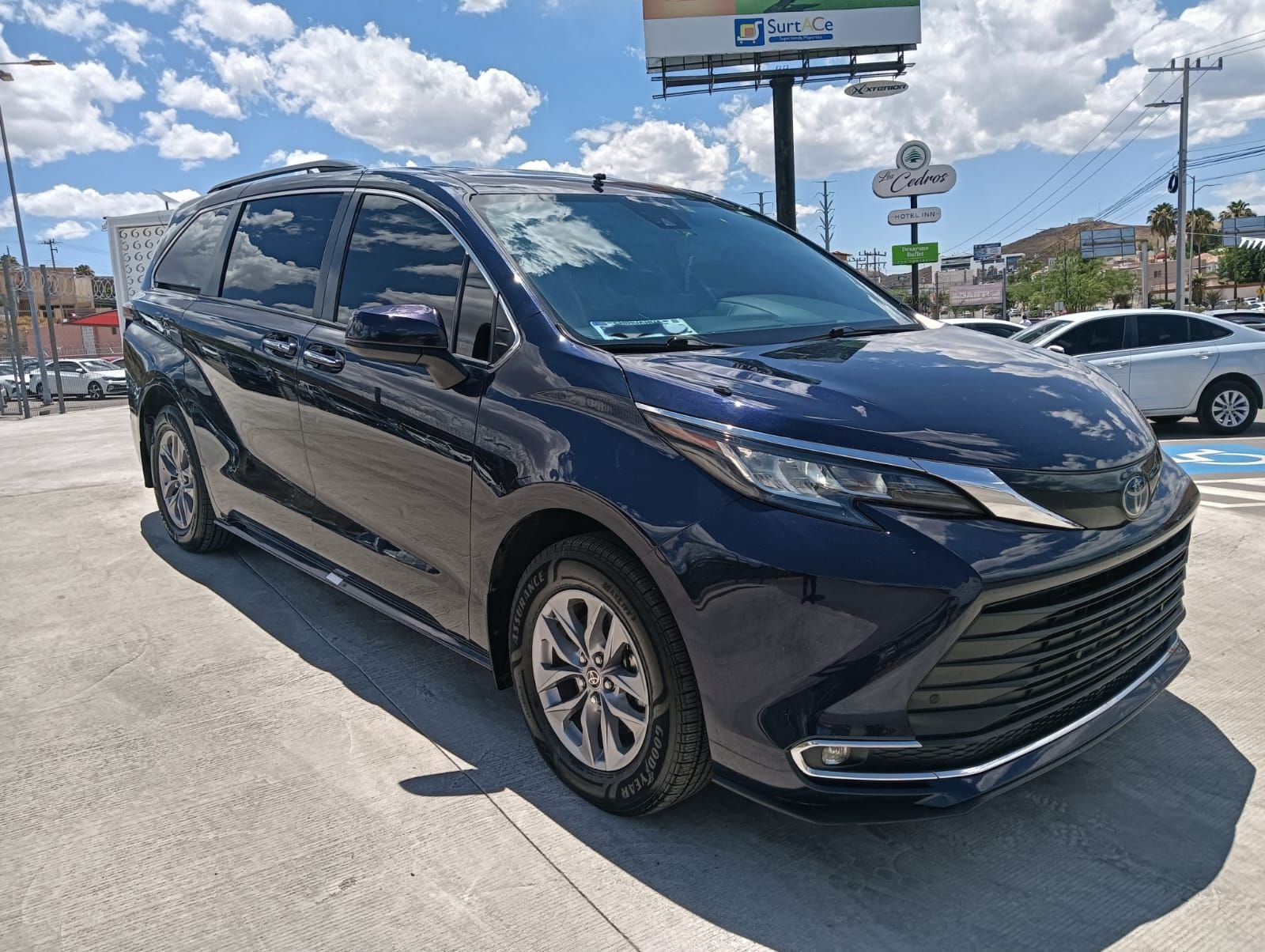 2022 Toyota Sienna 2.5 Xle Hev At