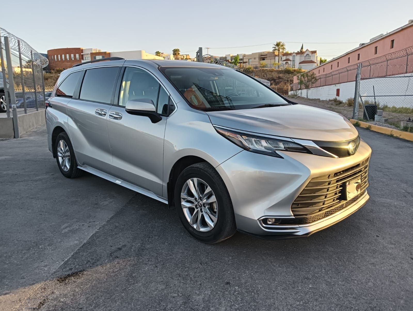 2022 Toyota Sienna 2.5 Xle Piel Hibrido At