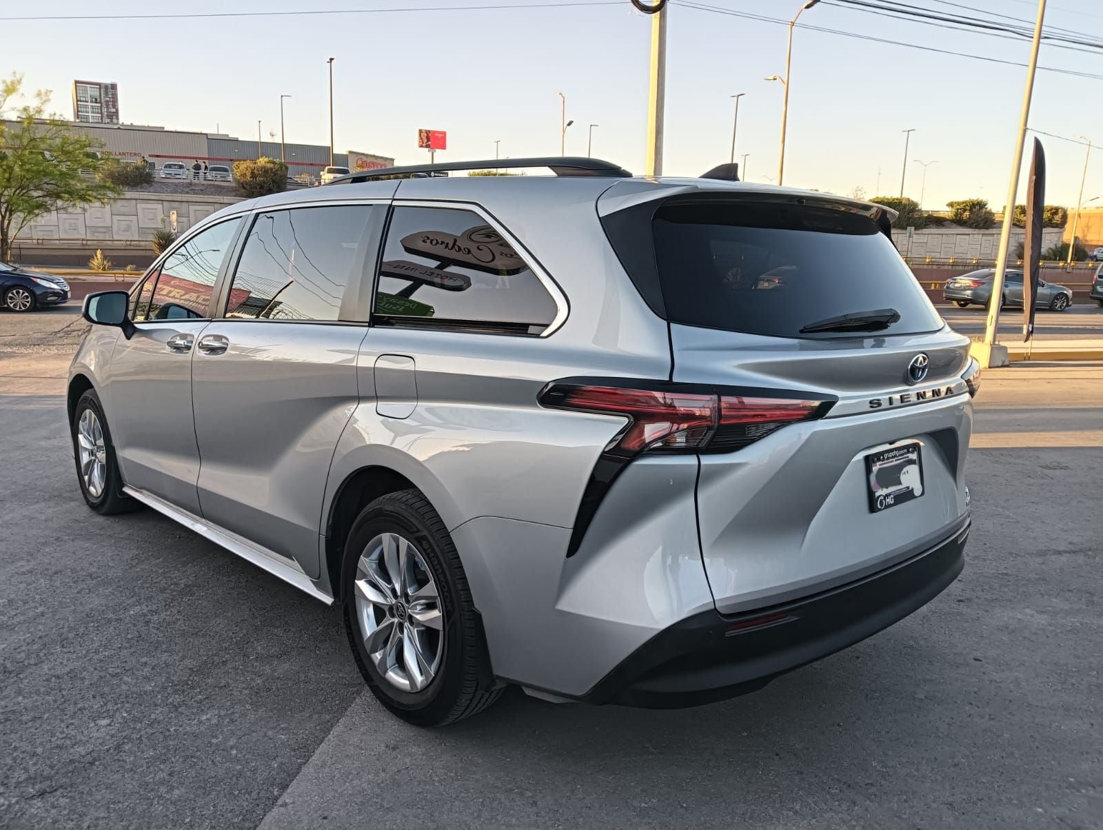 2022 Toyota Sienna 2.5 Xle Piel Hibrido At