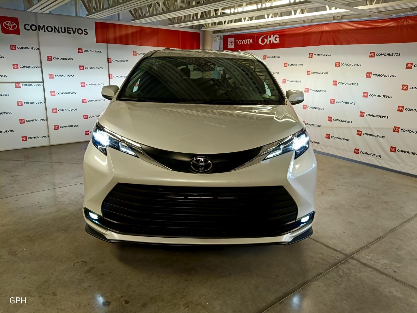 2026 Toyota Sienna 2.5 Xle Hev At