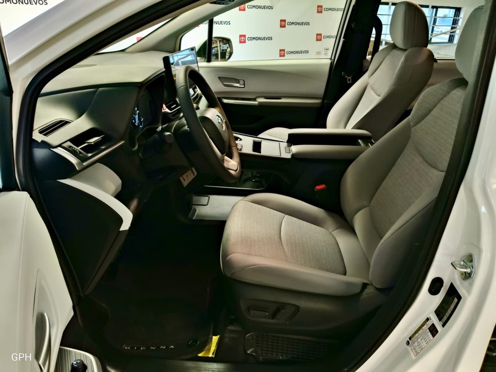 2026 Toyota Sienna 2.5 Xle Hev At
