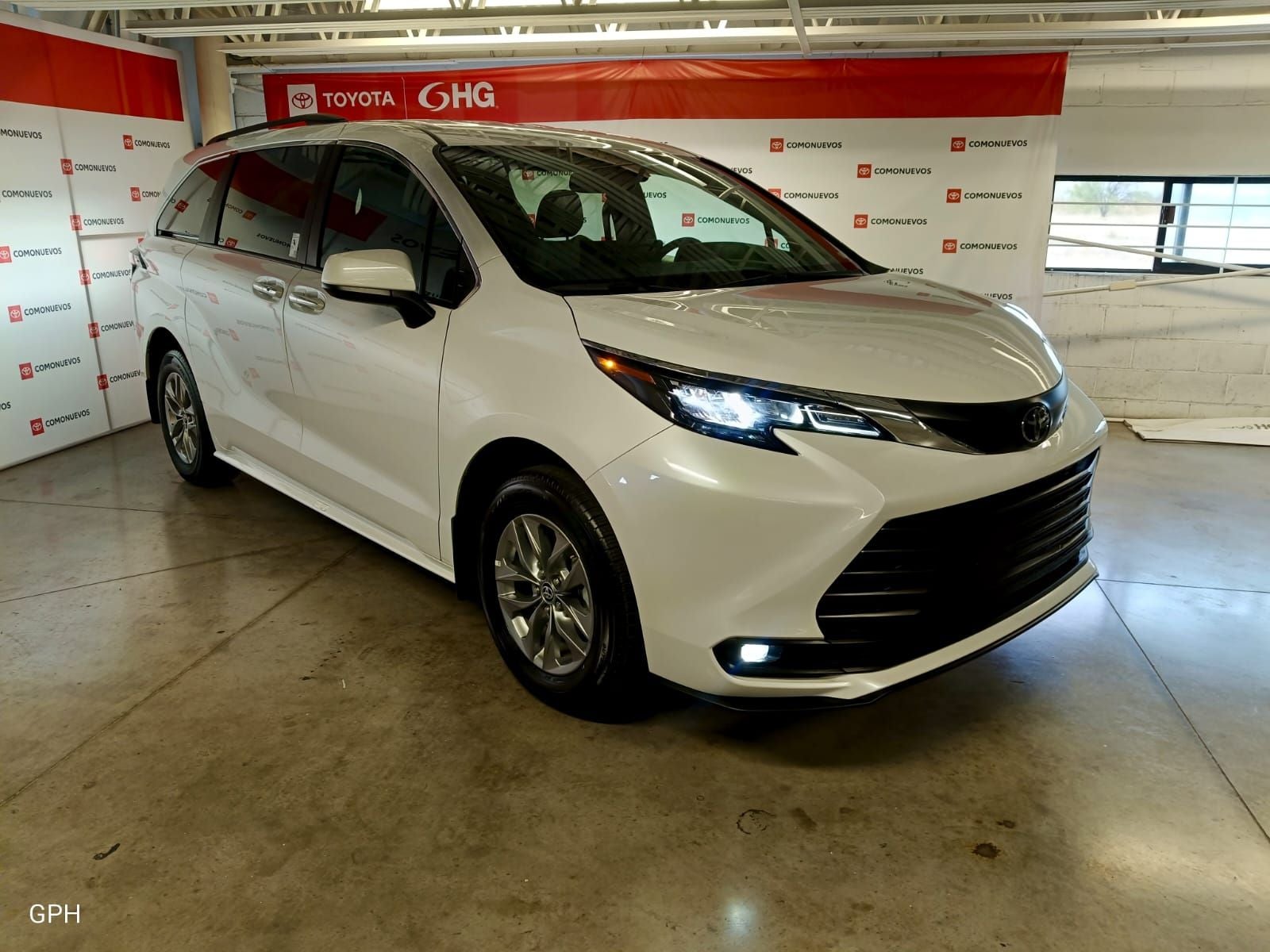 2026 Toyota Sienna 2.5 Xle Hev At