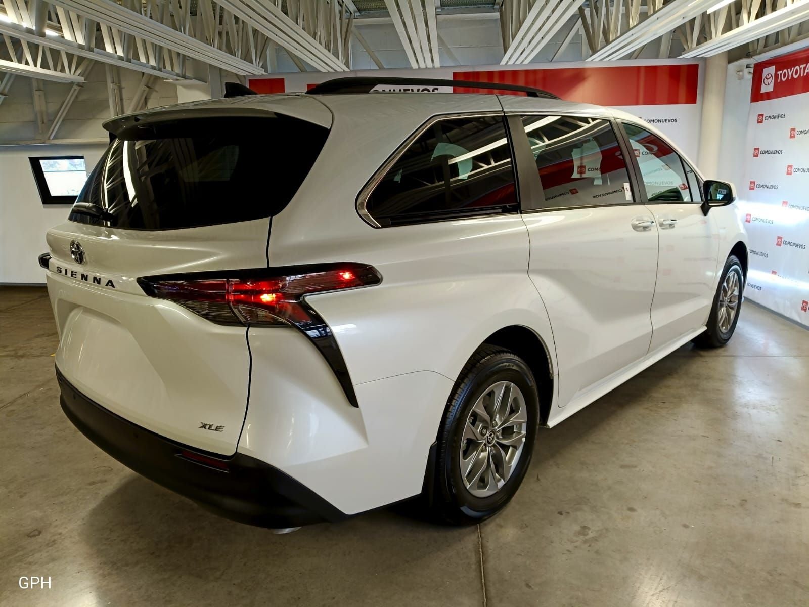 2026 Toyota Sienna 2.5 Xle Hev At