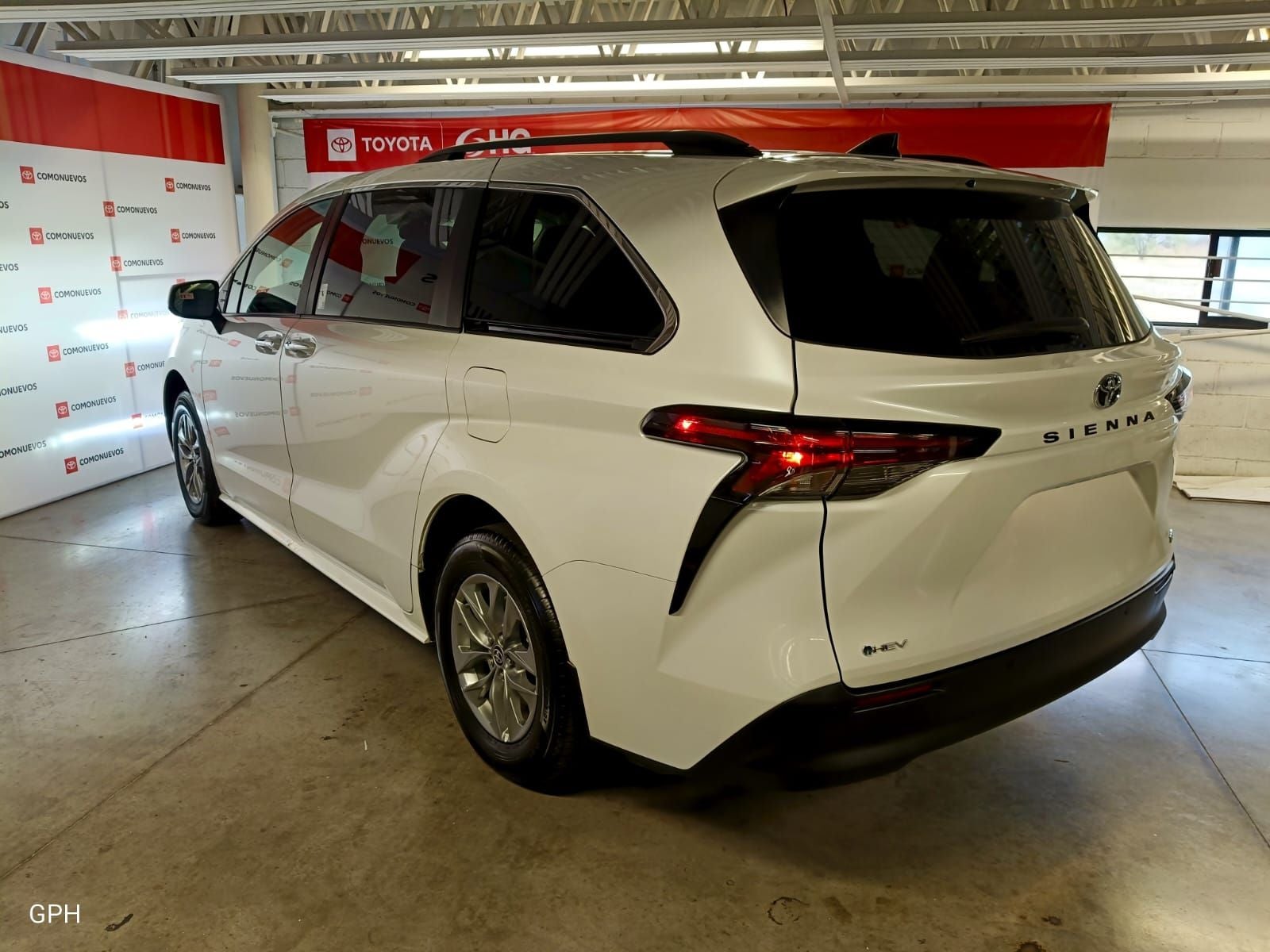 2026 Toyota Sienna 2.5 Xle Hev At