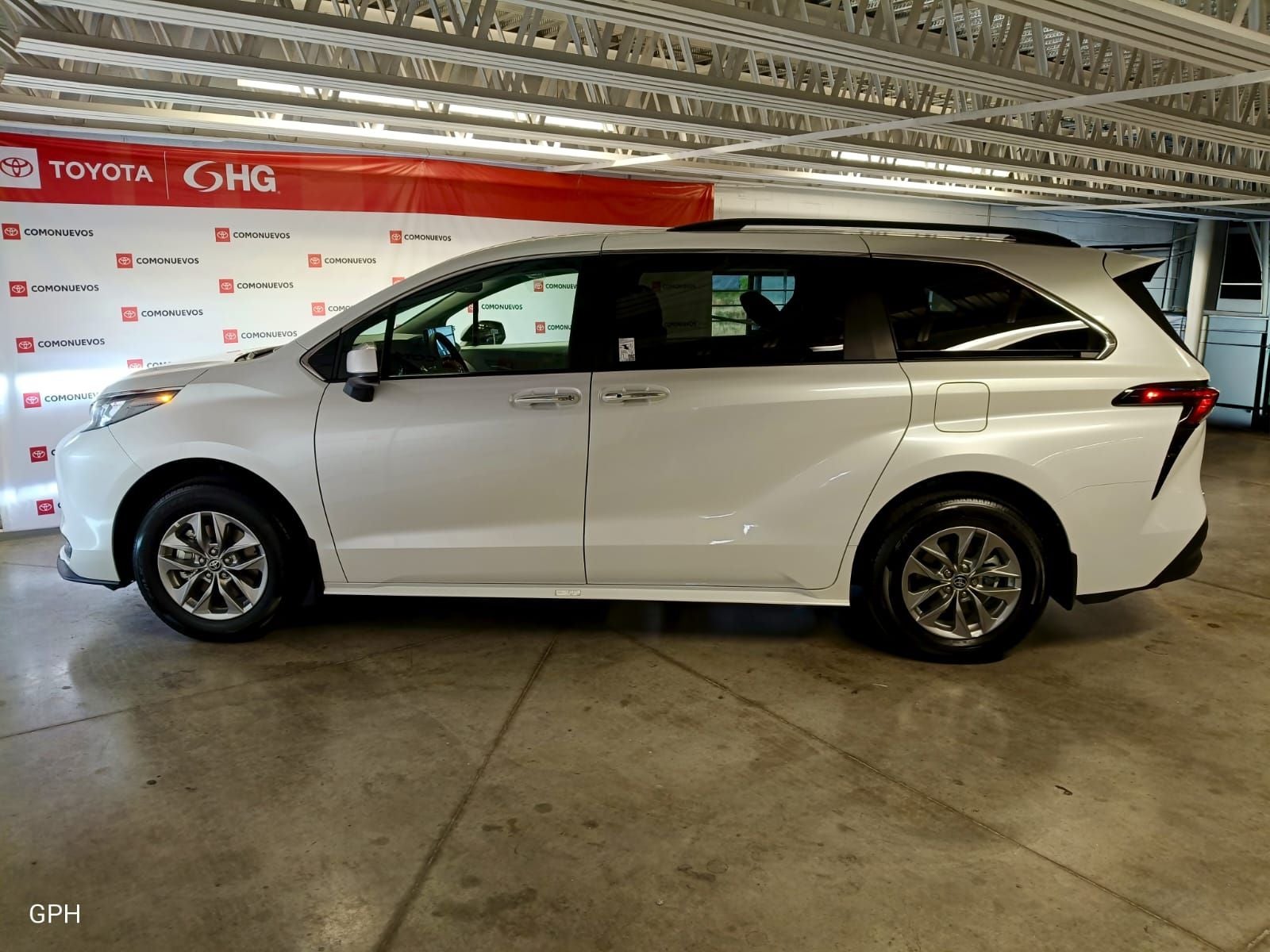 2026 Toyota Sienna 2.5 Xle Hev At