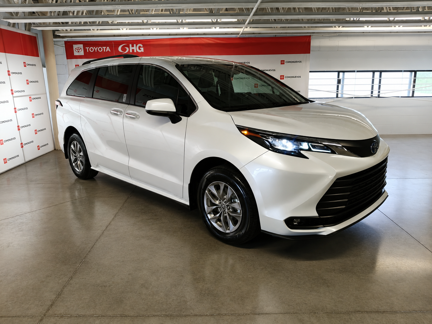 2025 Toyota Sienna 2.5 Xle Hev At