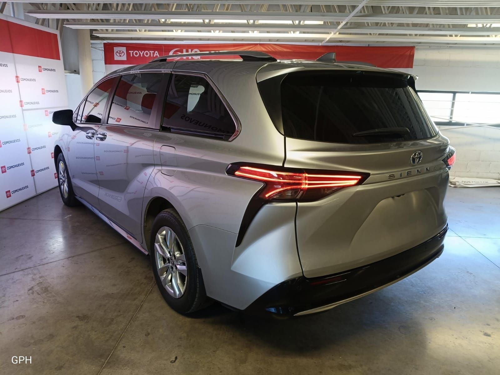 2023 Toyota Sienna 2.5 Limited Hibrido At