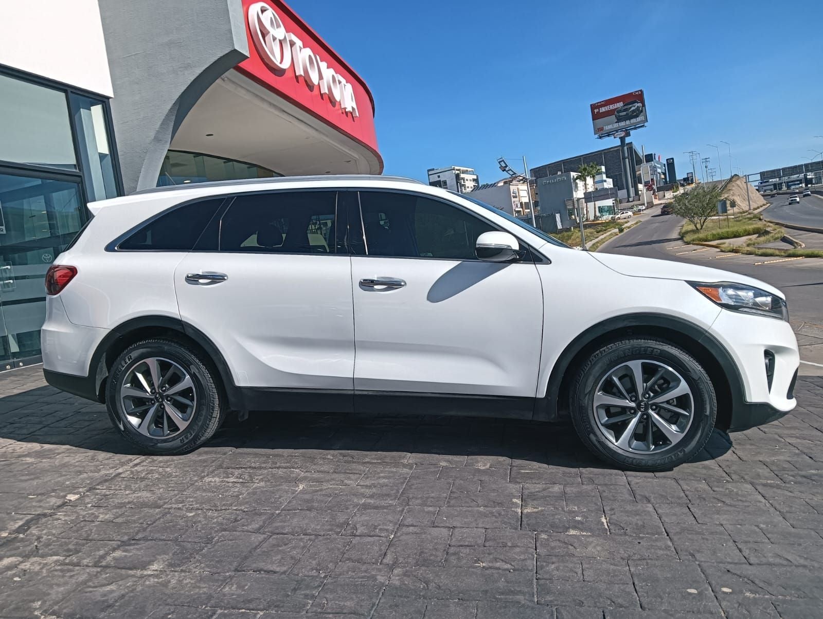 2019 Kia Sorento 2.4 L4 EX Piel 7 Pasajeros At