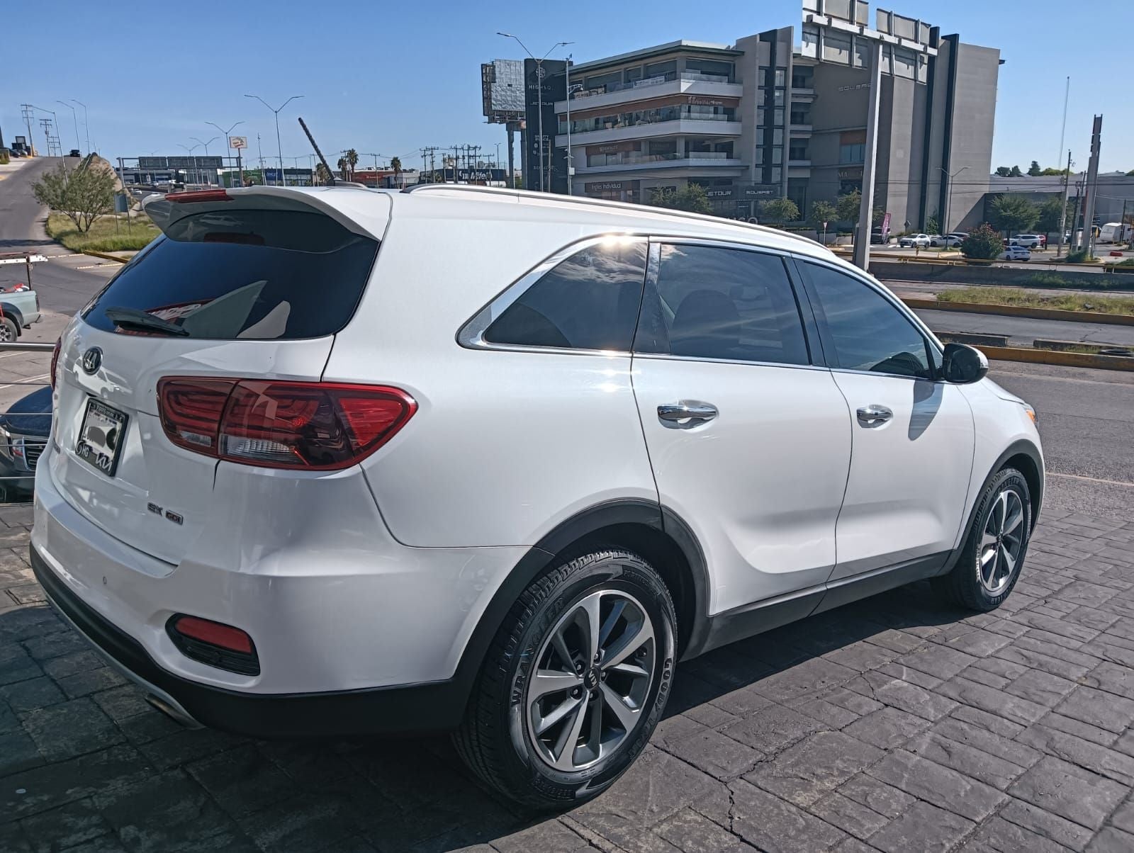 2019 Kia Sorento 2.4 L4 EX Piel 7 Pasajeros At