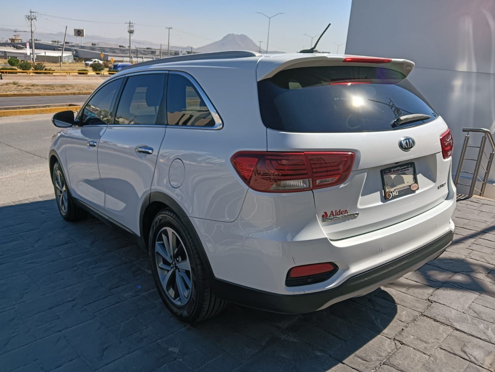 2020 Kia Sorento 2.4 L4 EX Piel 7 Pasajeros At