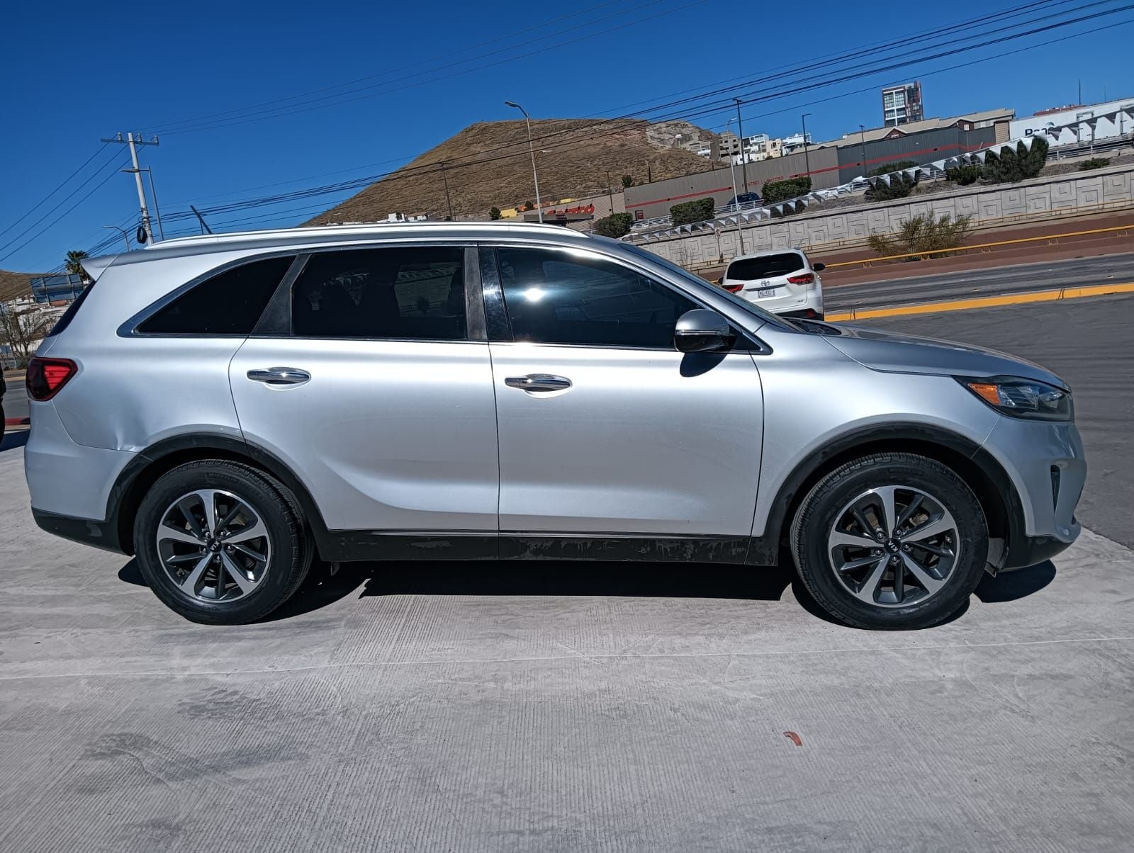 2019 Kia Sorento 2.4 L4 EX Piel 7 Pasajeros At