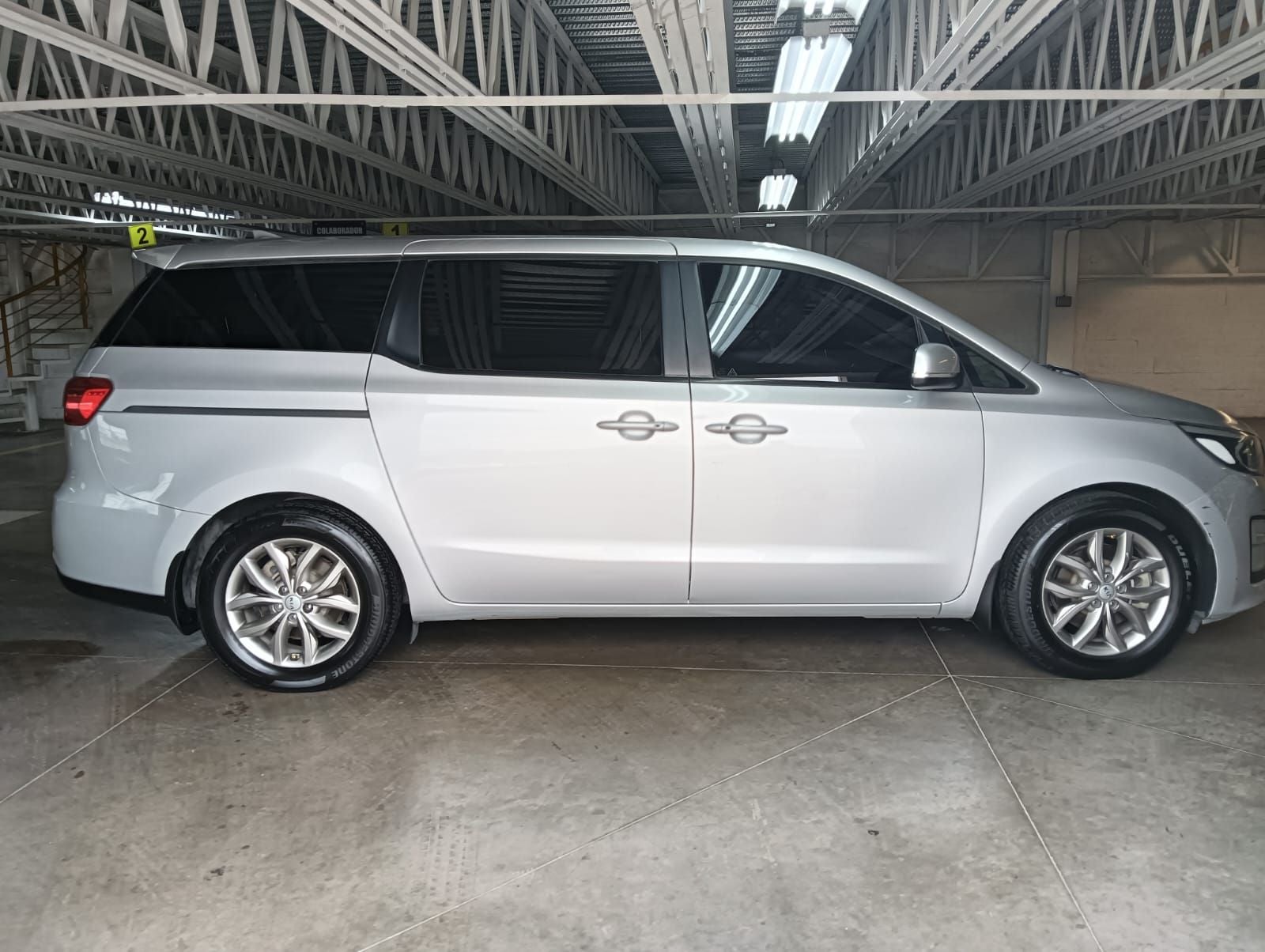 2019 Kia Sedona 3.3 V6 EX Piel 8 Pasajeros At