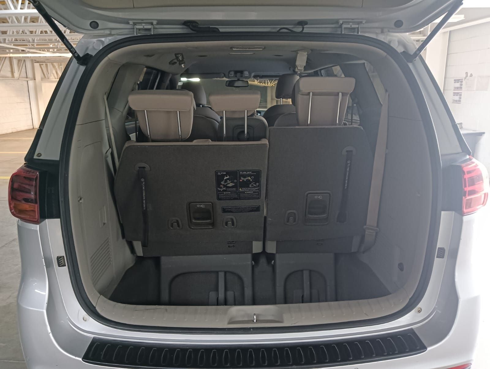 2019 Kia Sedona 3.3 V6 EX Piel 8 Pasajeros At